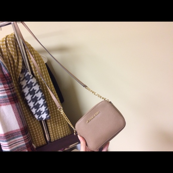 Michael Kors Handbags - Michael Kors crossbody bag